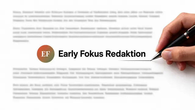 Eine Hand mit schwarzem Füller zieht eine Linie unter die Byline „Early Fokus Redaktion“ mit rundem EF-Logo, darüber und darunter steht unscharfer Fließtext auf weißem Grund.